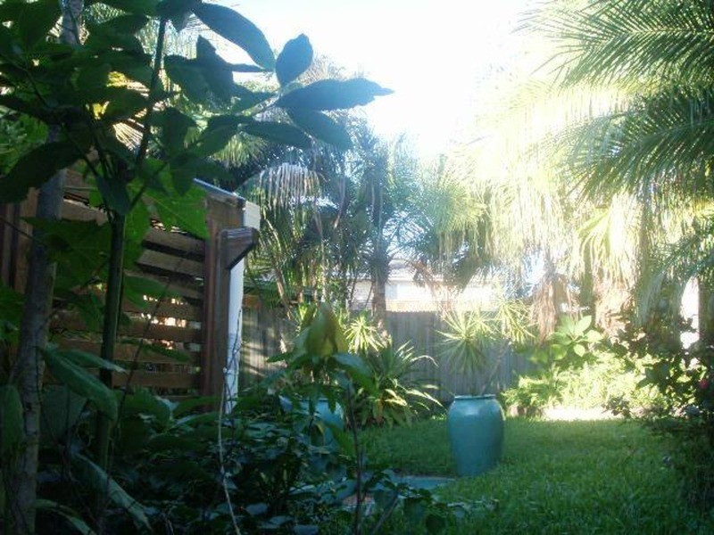 16 Caroline Avenue, Southport QLD 4215