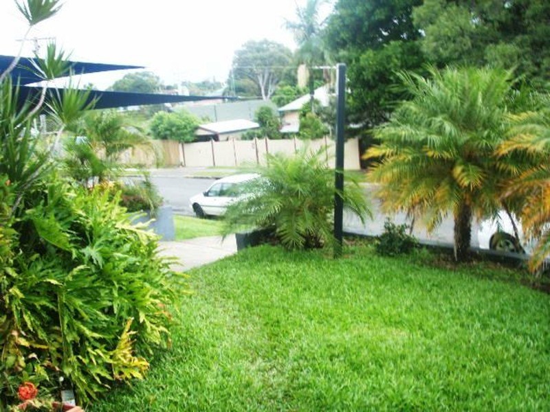 16 Caroline Avenue, Southport QLD 4215