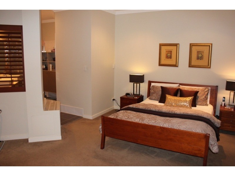 2/20 Billington Street, Labrador QLD 4215