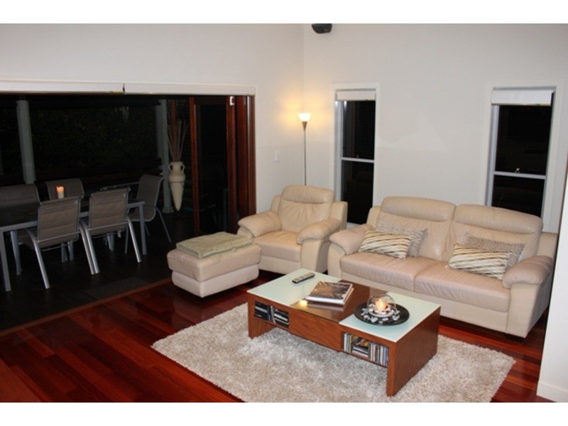2/20 Billington Street, Labrador QLD 4215