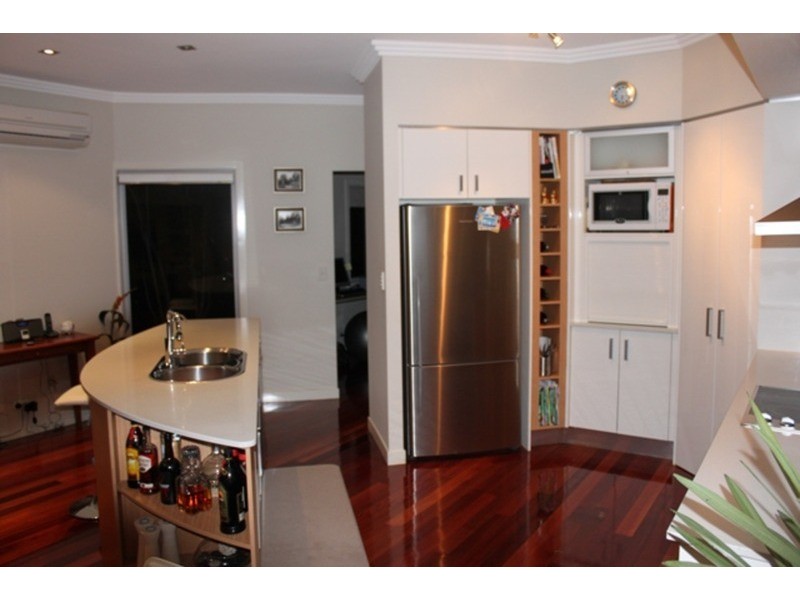 2/20 Billington Street, Labrador QLD 4215