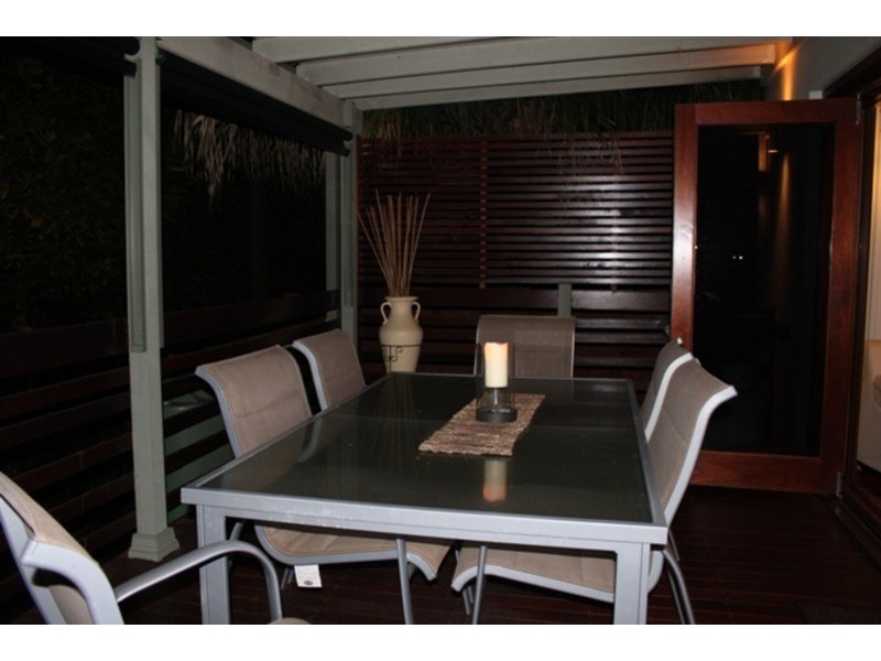 2/20 Billington Street, Labrador QLD 4215