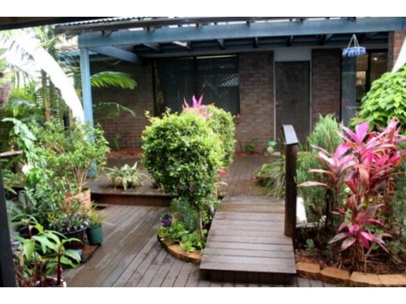 22 Crinum Crescent, Southport QLD 4215