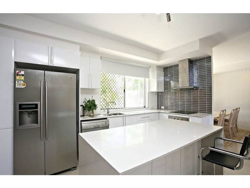 100 Waitomo Street, Broadbeach Waters QLD 4218