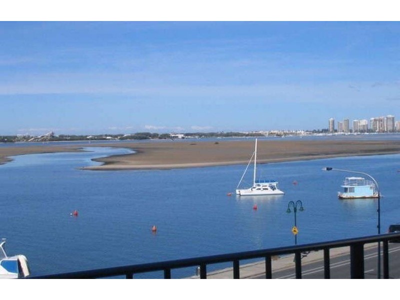 11/Deepwater Point 326 Marine Parade, Labrador QLD 4215