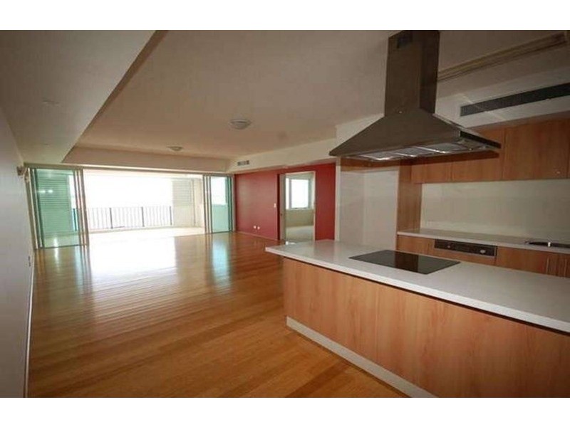 11/Deepwater Point 326 Marine Parade, Labrador QLD 4215