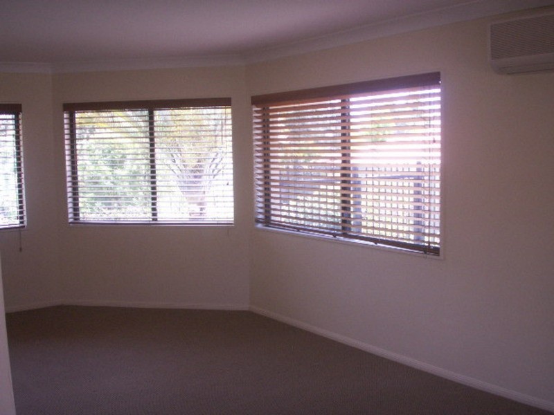 28 Desert Falls Crescent, Parkwood QLD 4214