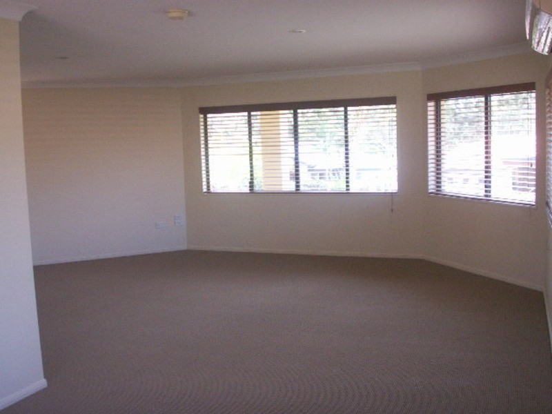 28 Desert Falls Crescent, Parkwood QLD 4214