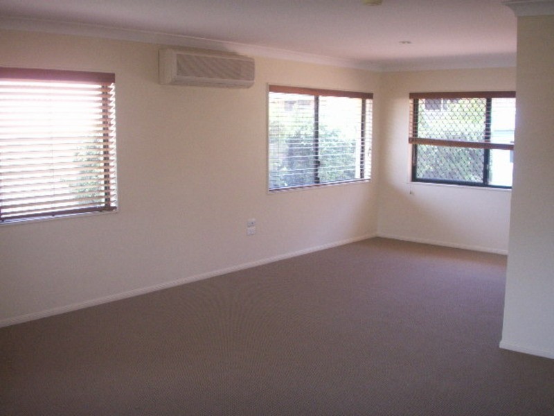 28 Desert Falls Crescent, Parkwood QLD 4214