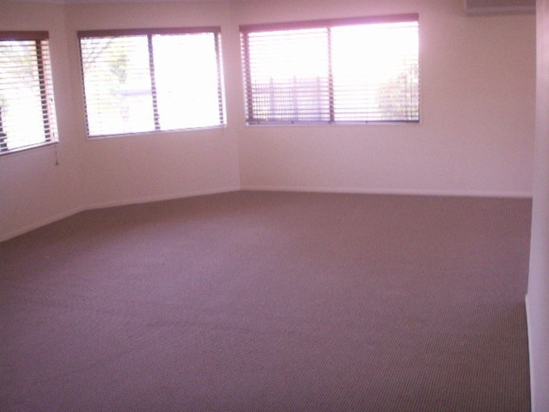 28 Desert Falls Crescent, Parkwood QLD 4214