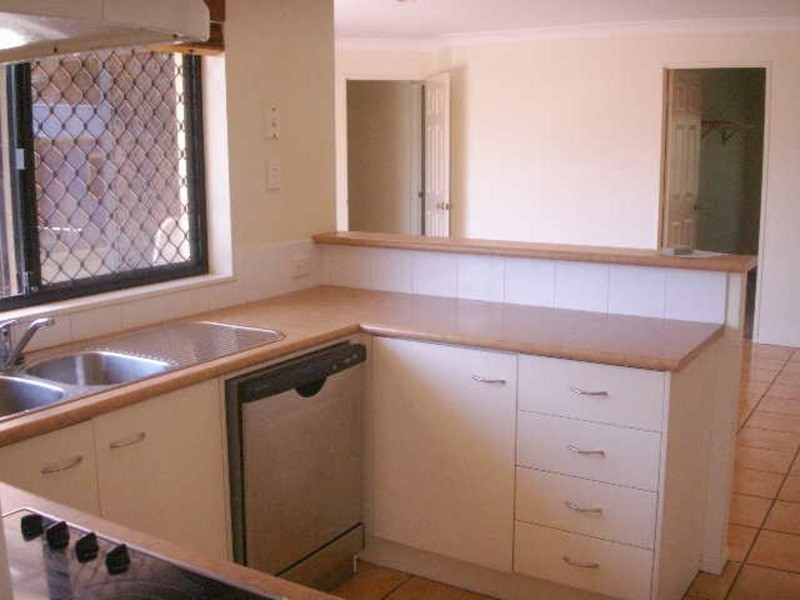28 Desert Falls Crescent, Parkwood QLD 4214
