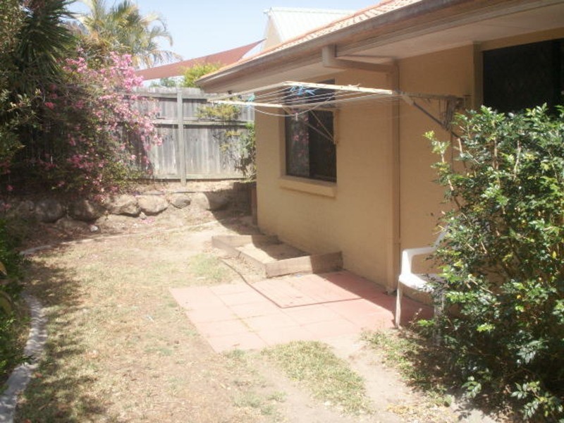 28 Desert Falls Crescent, Parkwood QLD 4214