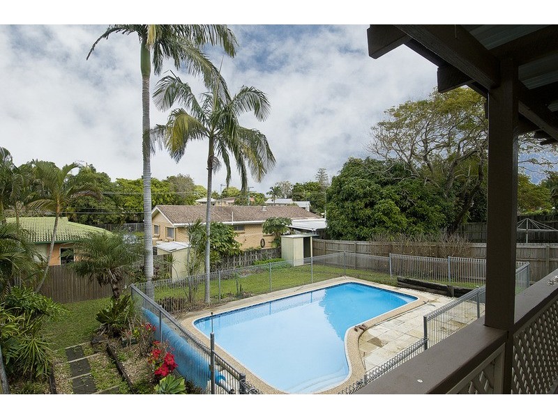 4 Horder Avenue, Labrador QLD 4215