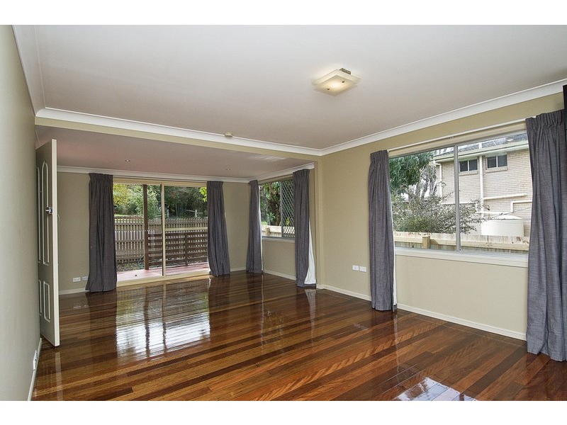 4 Horder Avenue, Labrador QLD 4215