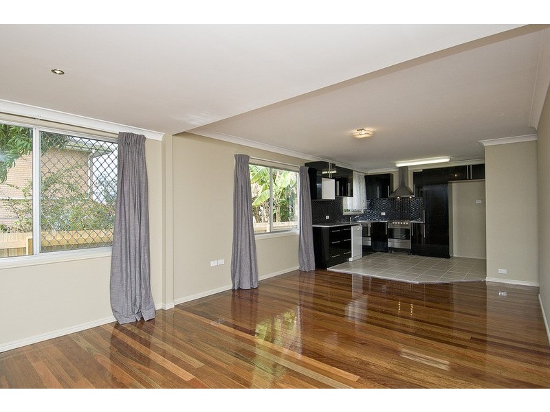 4 Horder Avenue, Labrador QLD 4215