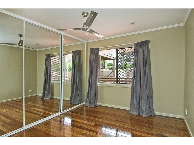 4 Horder Avenue, Labrador QLD 4215