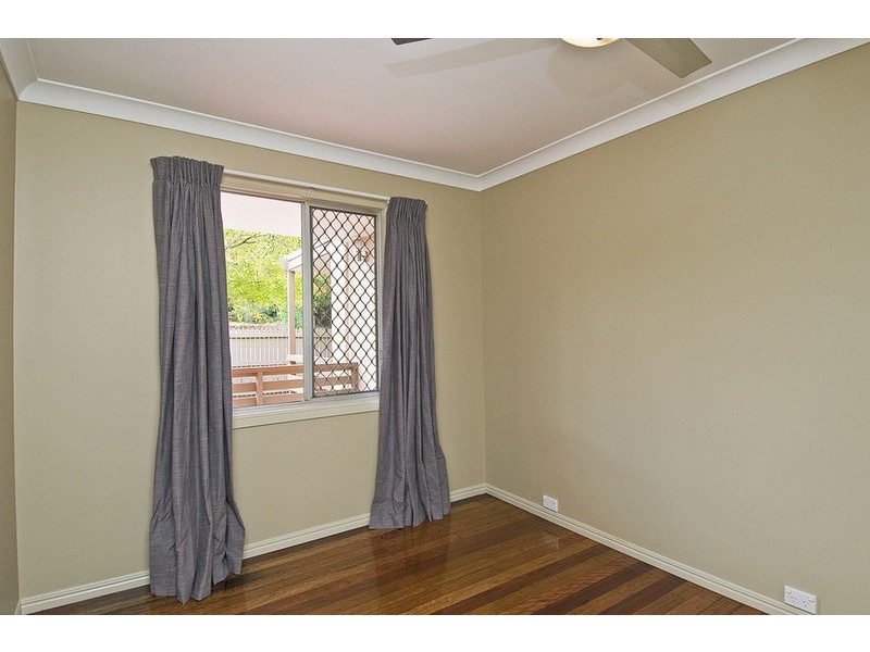 4 Horder Avenue, Labrador QLD 4215