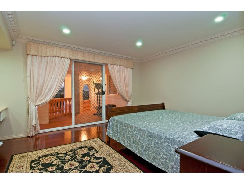 9 Blakehurst Place, Robina QLD 4226