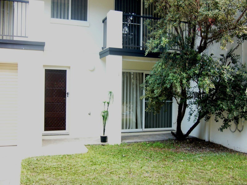 6/74 Pohlman Street, Southport QLD 4215