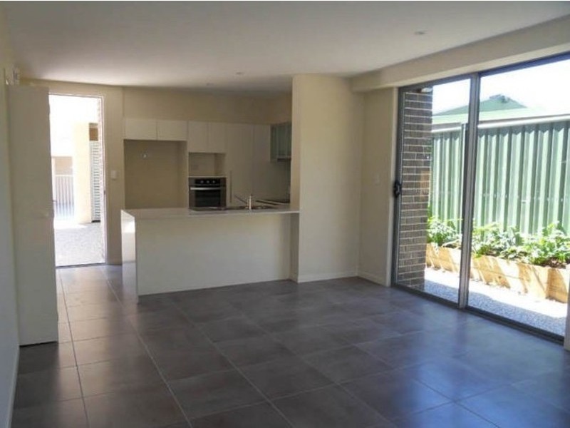 1-4/39 Gordon Street, Labrador QLD 4215