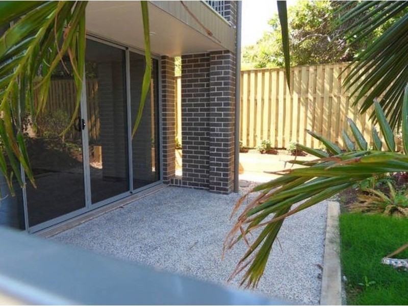 1-4/39 Gordon Street, Labrador QLD 4215