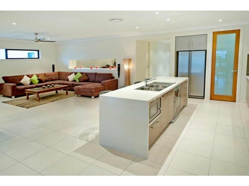 103 Compass Drive, Biggera Waters QLD 4216