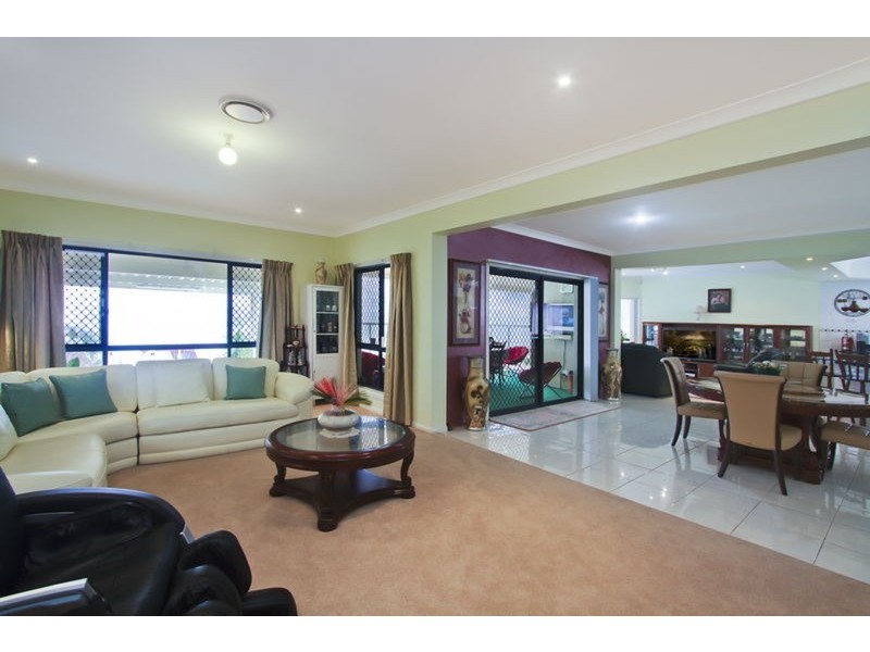 34 Oxley Drive, Paradise Point QLD 4216