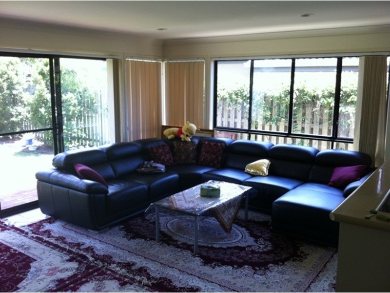 10 Blackwattle Circuit, Arundel QLD 4214