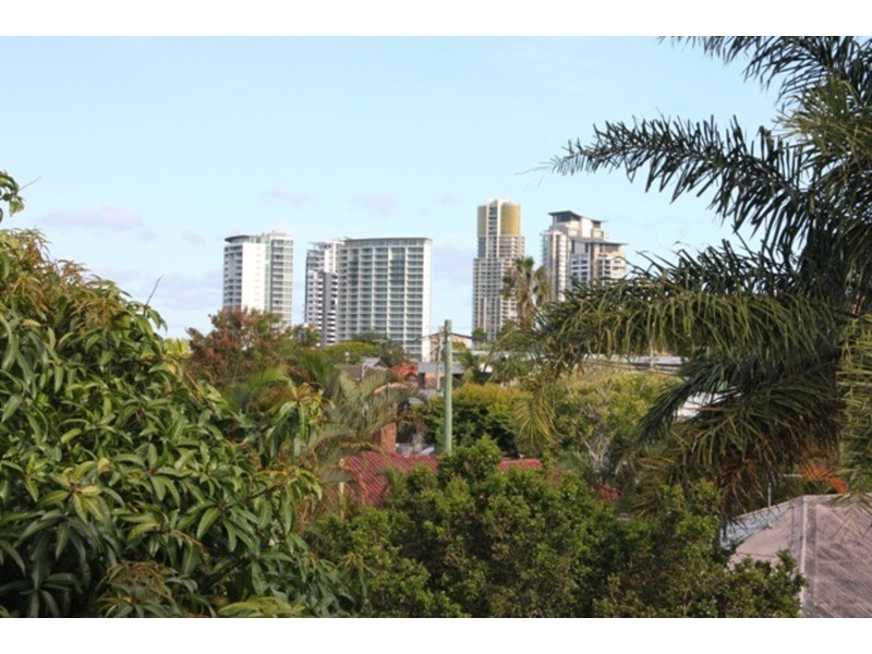 12/25 Walton Street, Southport QLD 4215