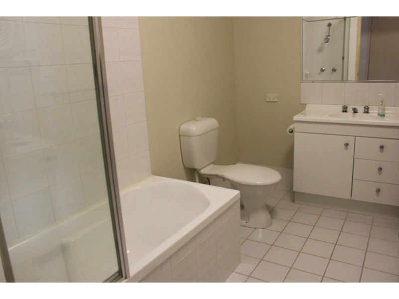 12/25 Walton Street, Southport QLD 4215