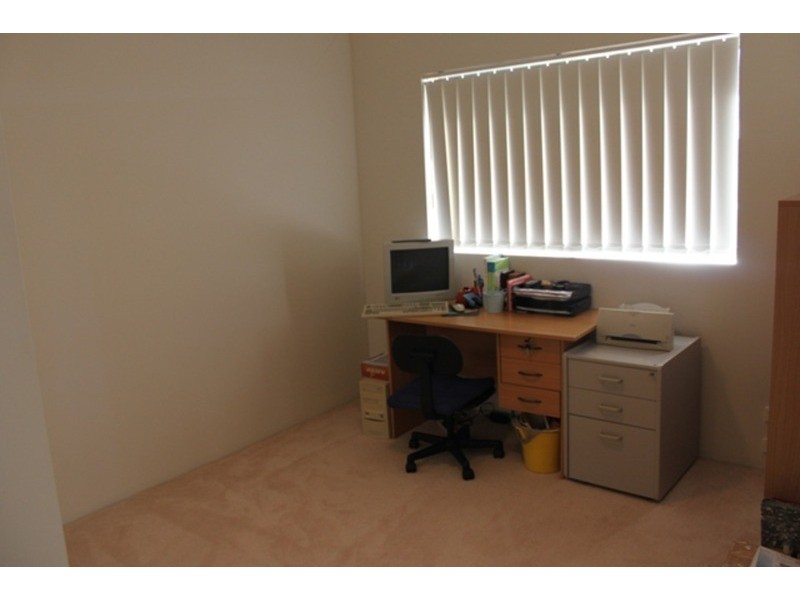 12/25 Walton Street, Southport QLD 4215