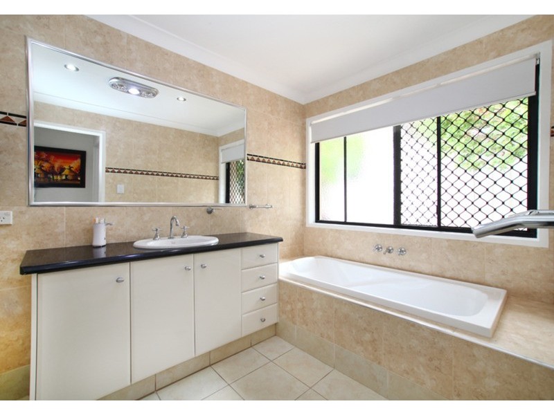 32 Callicarpa Street, Reedy Creek QLD 4227