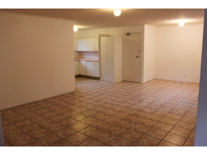 2/27 White Street, Southport QLD 4215