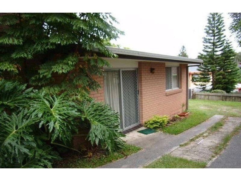 25 Caroline Avenue, Southport QLD 4215