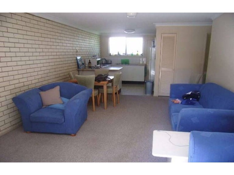 25 Caroline Avenue, Southport QLD 4215