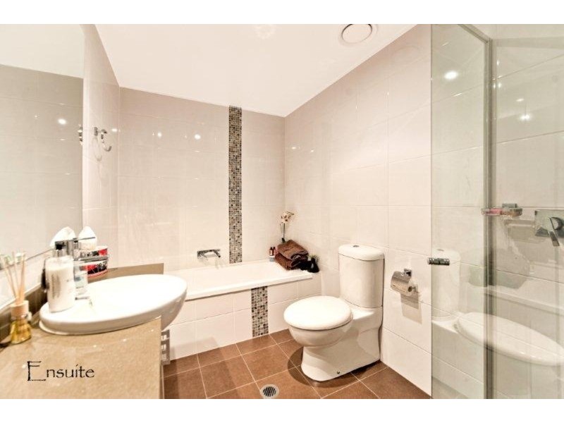 2008/2 Aqua Street, Southport QLD 4215