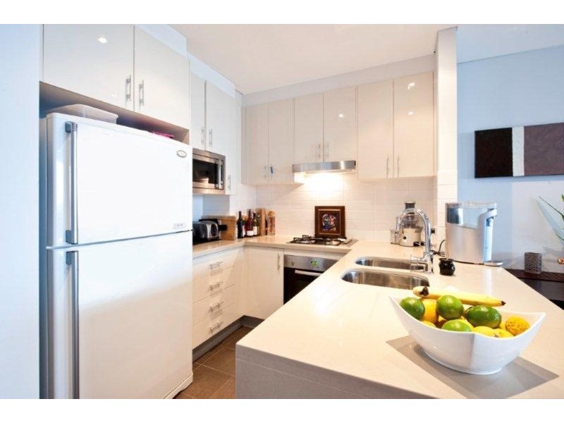 2008/2 Aqua Street, Southport QLD 4215