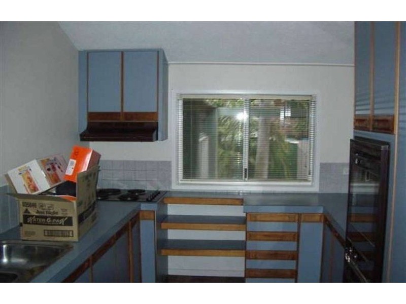 1/54 Walton Street, Southport QLD 4215