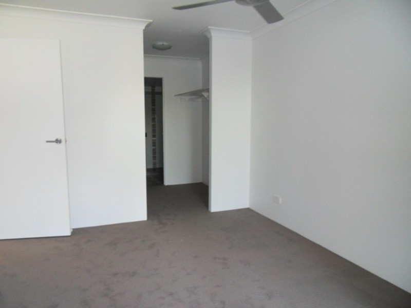 4/24-26 Proud Street, Labrador QLD 4215