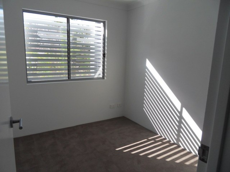 4/24-26 Proud Street, Labrador QLD 4215