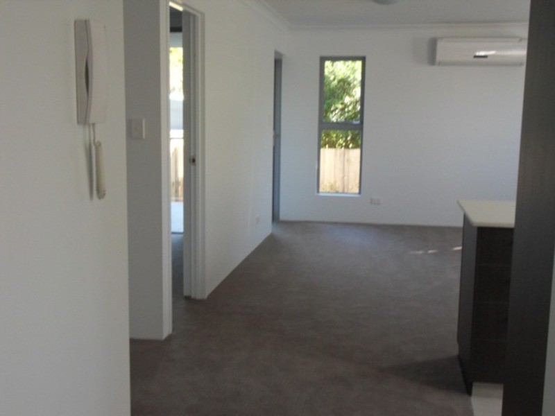 4/24-26 Proud Street, Labrador QLD 4215