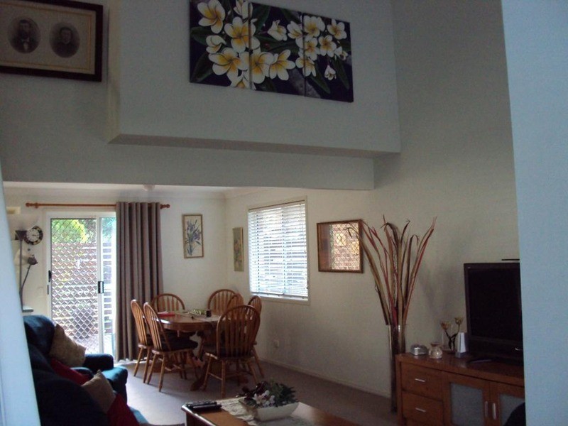 2/129 Eugaree Street, Southport QLD 4215