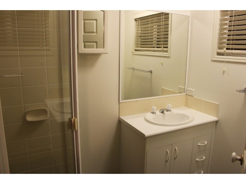 2/129 Eugaree Street, Southport QLD 4215