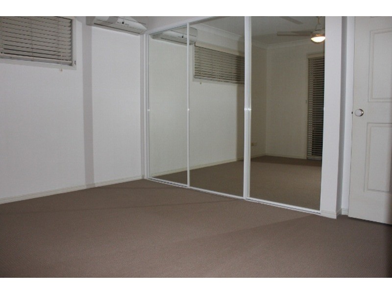 2/129 Eugaree Street, Southport QLD 4215