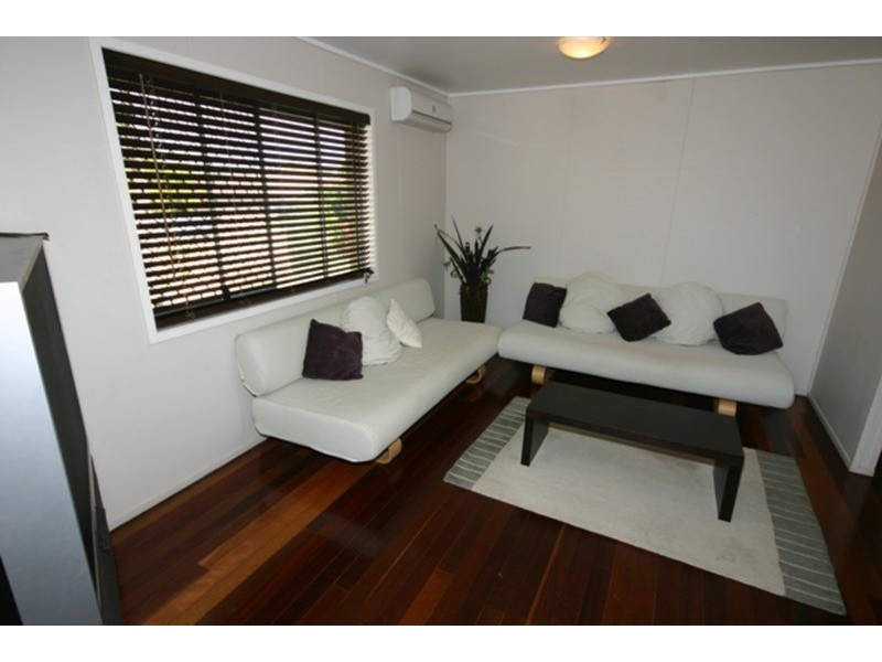 4 Kyeemagh Court, Southport QLD 4215