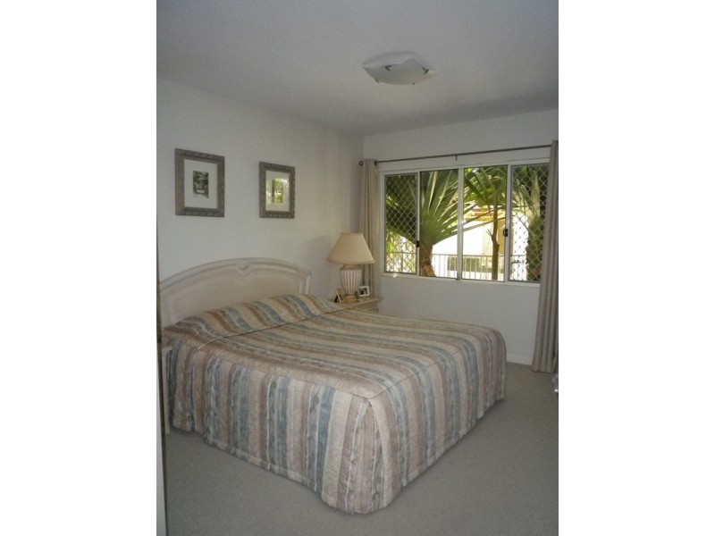 2/27 Gordon  Street, Labrador QLD 4215