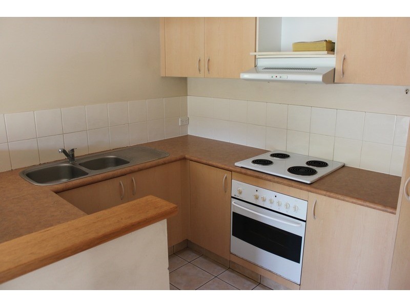 2/12 Judith Avenue, Southport QLD 4215