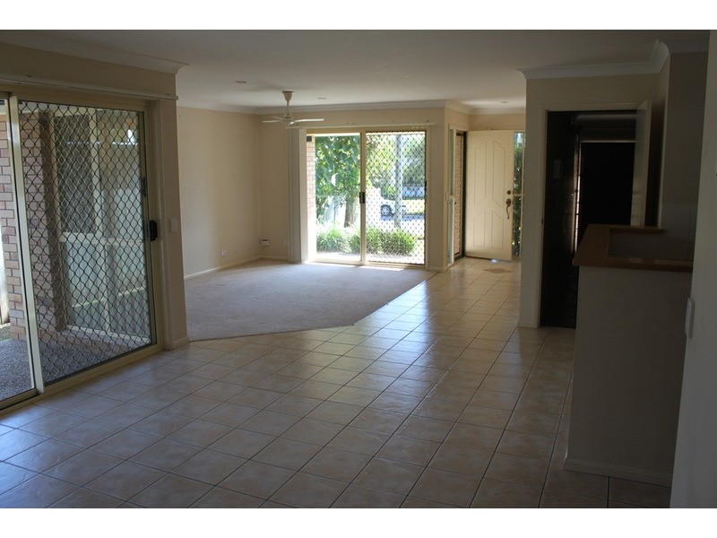 2/12 Judith Avenue, Southport QLD 4215