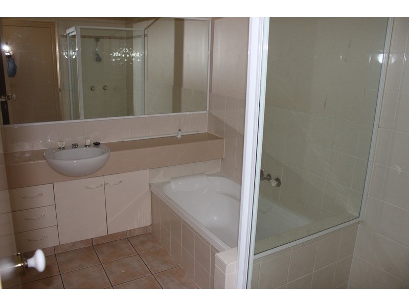 2/12 Judith Avenue, Southport QLD 4215