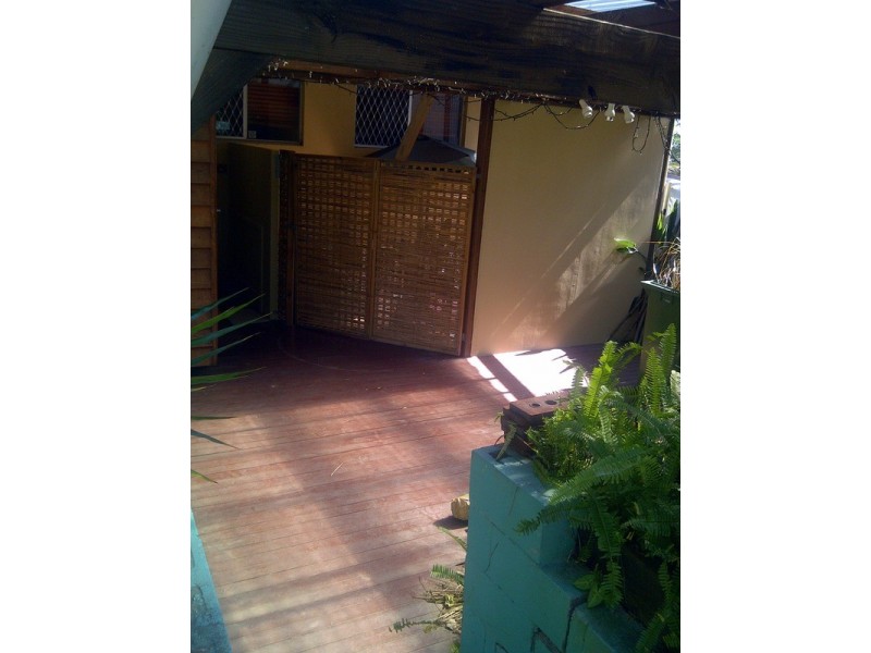 1/16 Caroline Avenue, Southport QLD 4215